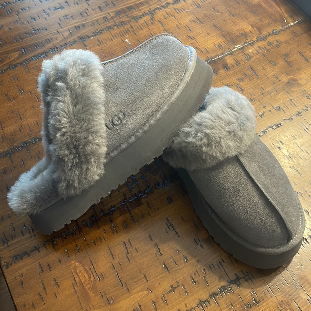 COPY - UGG SLIPPERS